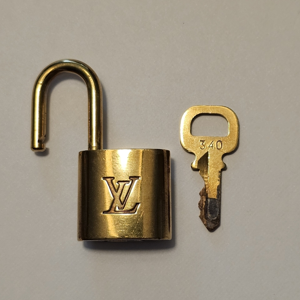 Louis Vuitton Brass Lock #340 EUC! - Picture 6 of 6